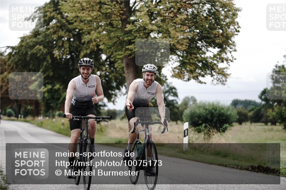 30.08.2026 - Elbe Triathlon Hamburg Michael Burmester http://msf.ph/oto/10075173 30.08.2026 10:59:56 Radfahren 945, 1034, 1090, 1331 meine-sportfotos.de