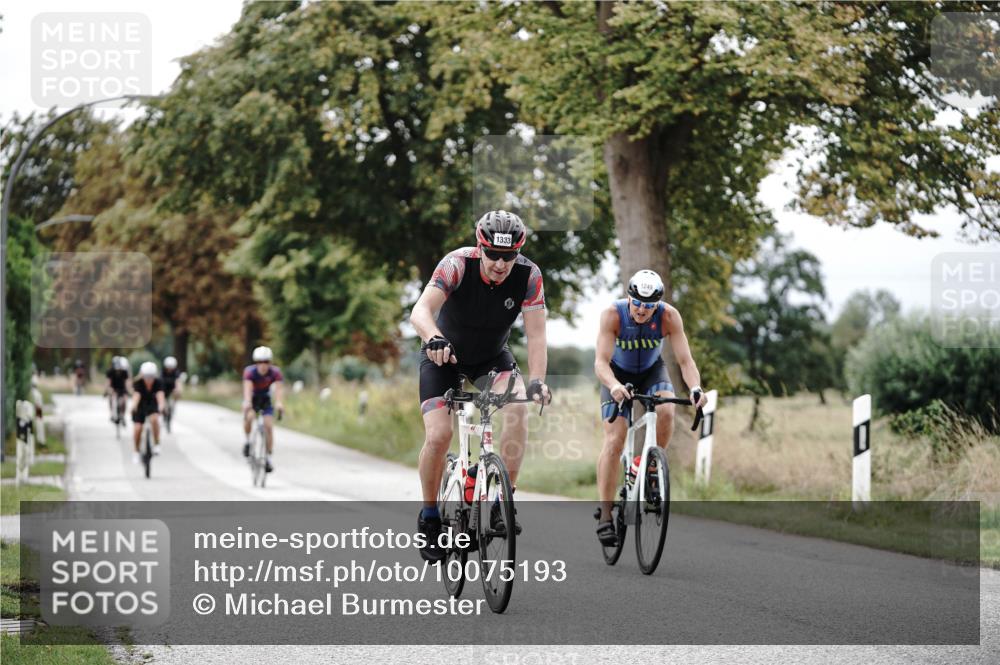 30.08.2026 - Elbe Triathlon Hamburg Michael Burmester http://msf.ph/oto/10075193 30.08.2026 11:00:20 Radfahren 888, 1129, 1237, 1249, 1333, 1369, 1379 meine-sportfotos.de