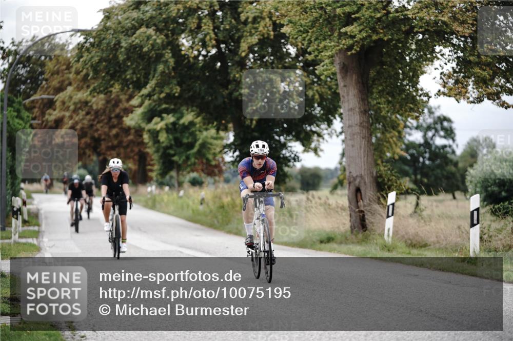 30.08.2026 - Elbe Triathlon Hamburg Michael Burmester http://msf.ph/oto/10075195 30.08.2026 11:00:21 Radfahren 888, 1129, 1237, 1249, 1333, 1369, 1379 meine-sportfotos.de