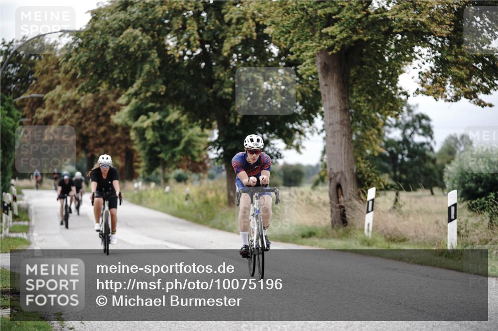 30.08.2026 - Elbe Triathlon Hamburg Michael Burmester http://msf.ph/oto/10075196 30.08.2026 11:00:22 Radfahren 888, 1129, 1237, 1249, 1322, 1333, 1369, 1379 meine-sportfotos.de