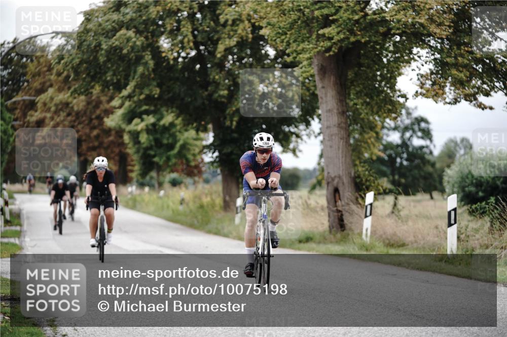 30.08.2026 - Elbe Triathlon Hamburg Michael Burmester http://msf.ph/oto/10075198 30.08.2026 11:00:22 Radfahren 888, 1129, 1237, 1249, 1322, 1333, 1369, 1379 meine-sportfotos.de