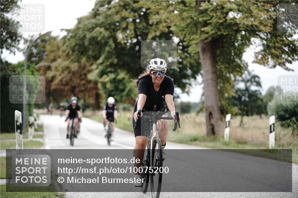 30.08.2026 - Elbe Triathlon Hamburg Michael Burmester http://msf.ph/oto/10075200 30.08.2026 11:00:23 Radfahren 888, 1129, 1237, 1322, 1333, 1369, 1379 meine-sportfotos.de