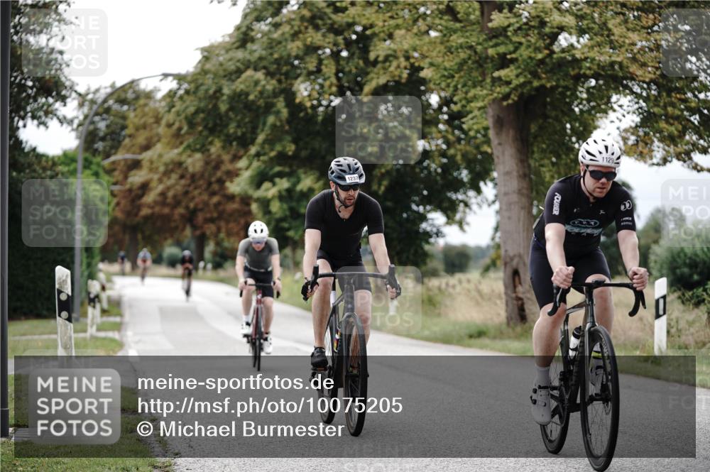 30.08.2026 - Elbe Triathlon Hamburg Michael Burmester http://msf.ph/oto/10075205 30.08.2026 11:00:25 Radfahren 888, 1129, 1237, 1322, 1379 meine-sportfotos.de