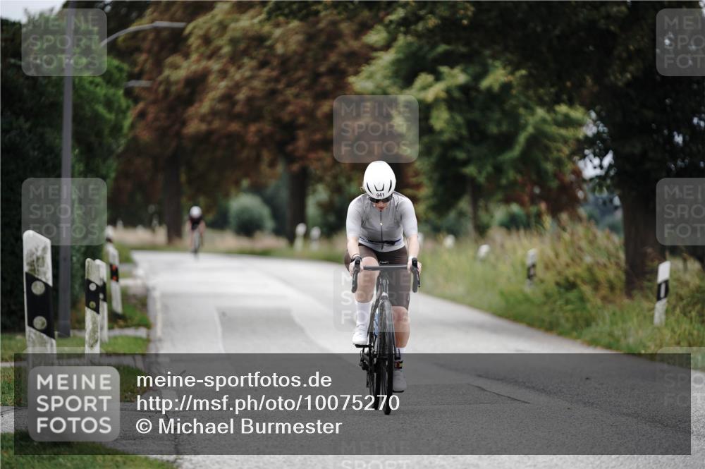30.08.2026 - Elbe Triathlon Hamburg Michael Burmester http://msf.ph/oto/10075270 30.08.2026 11:01:33 Radfahren 941, 1367 meine-sportfotos.de