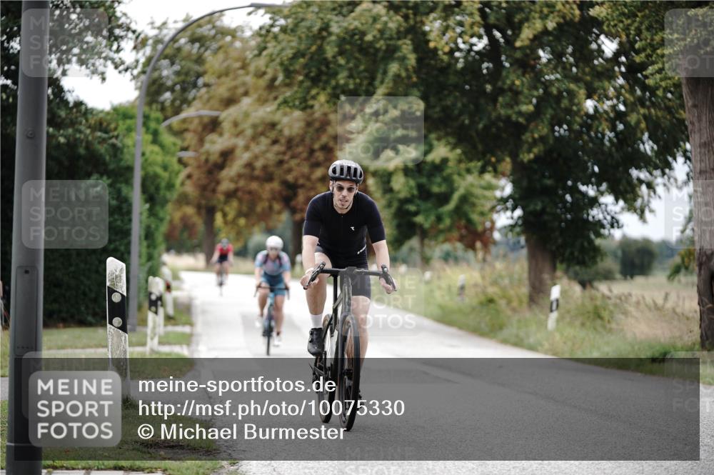 30.08.2026 - Elbe Triathlon Hamburg Michael Burmester http://msf.ph/oto/10075330 30.08.2026 11:03:03 Radfahren 1157, 1285, 1394, 1400 meine-sportfotos.de