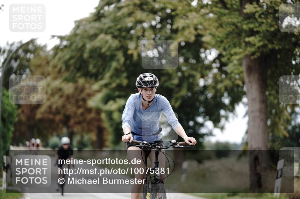 30.08.2026 - Elbe Triathlon Hamburg Michael Burmester http://msf.ph/oto/10075381 30.08.2026 11:04:01 Radfahren 946, 1313, 1428 meine-sportfotos.de