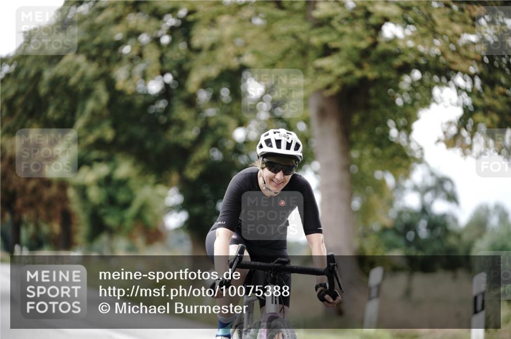 30.08.2026 - Elbe Triathlon Hamburg Michael Burmester http://msf.ph/oto/10075388 30.08.2026 11:04:04 Radfahren 946, 1313, 1318 meine-sportfotos.de