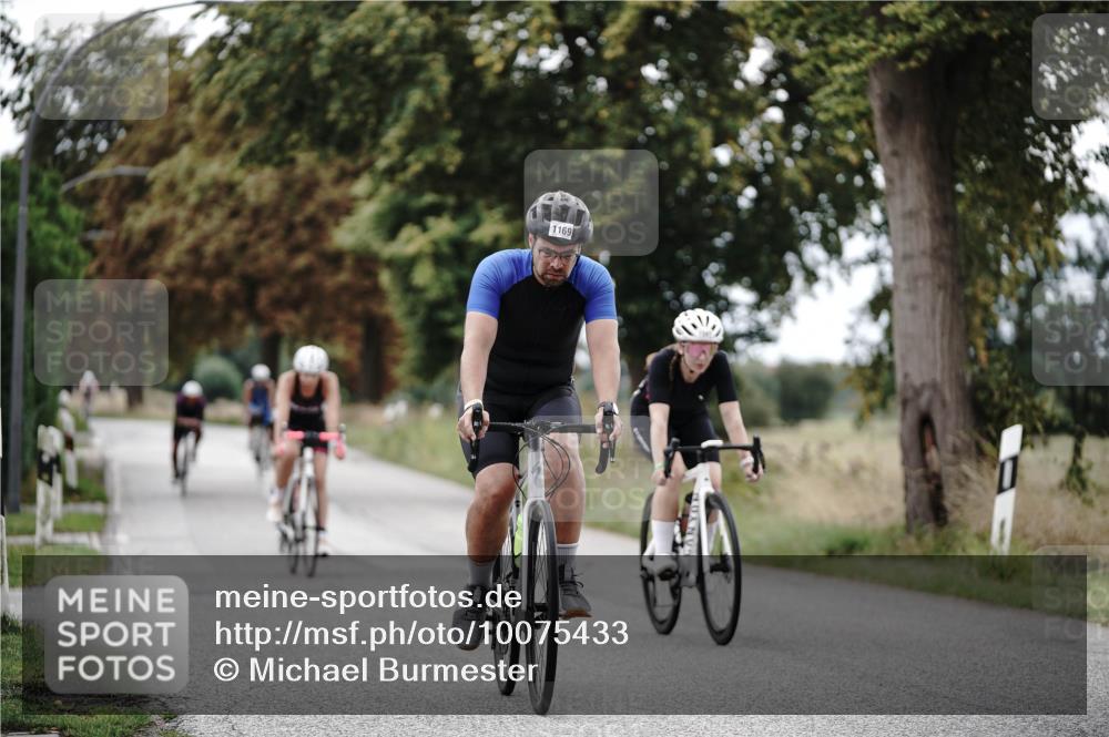 30.08.2026 - Elbe Triathlon Hamburg Michael Burmester http://msf.ph/oto/10075433 30.08.2026 11:04:39 Radfahren 820, 1169, 1256, 1295, 1362, 1392 meine-sportfotos.de