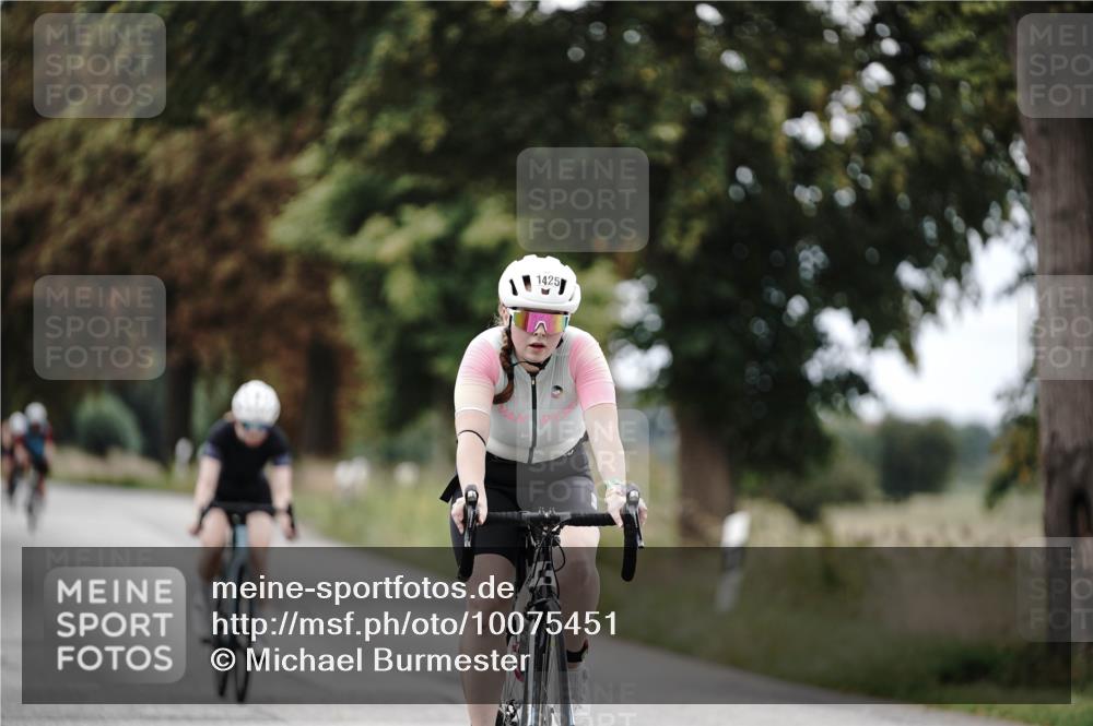 30.08.2026 - Elbe Triathlon Hamburg Michael Burmester http://msf.ph/oto/10075451 30.08.2026 11:04:54 Radfahren 801, 1391, 1425 meine-sportfotos.de