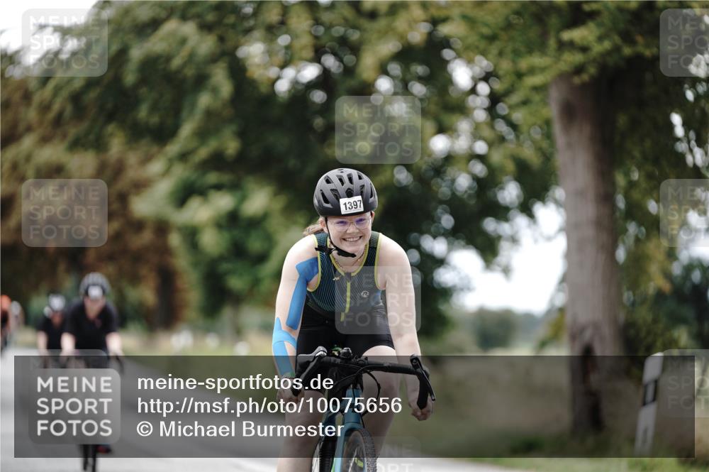 30.08.2026 - Elbe Triathlon Hamburg Michael Burmester http://msf.ph/oto/10075656 30.08.2026 11:07:37 Radfahren 925, 985, 1142, 1372, 1397, 1435, 1578 meine-sportfotos.de