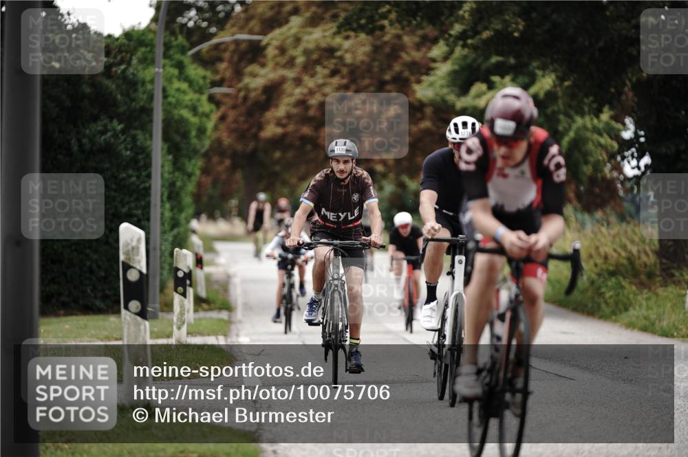 30.08.2026 - Elbe Triathlon Hamburg Michael Burmester http://msf.ph/oto/10075706 30.08.2026 11:08:08 Radfahren 1135, 1278, 1335, 1398, 1399, 1410, 1432 meine-sportfotos.de