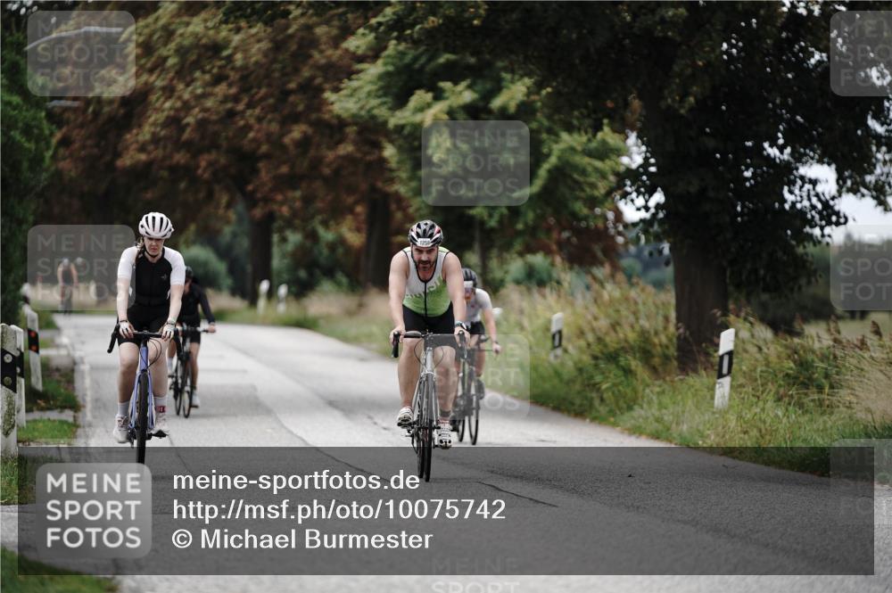 30.08.2026 - Elbe Triathlon Hamburg Michael Burmester http://msf.ph/oto/10075742 30.08.2026 11:08:39 Radfahren 906, 1258, 1516 meine-sportfotos.de