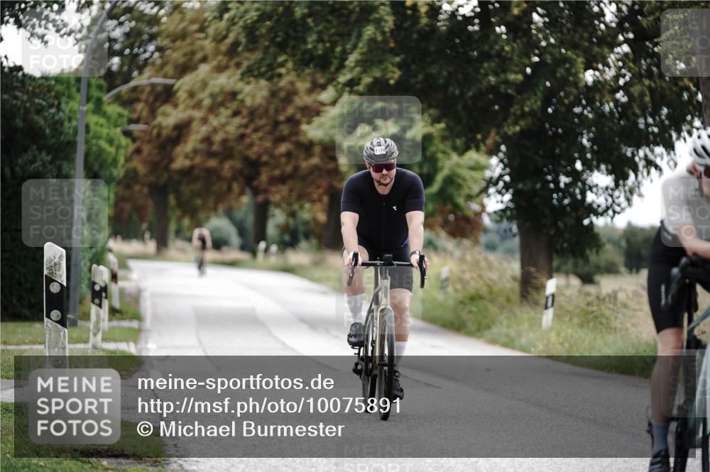 30.08.2026 - Elbe Triathlon Hamburg Michael Burmester http://msf.ph/oto/10075891 30.08.2026 11:10:57 Radfahren 1174, 1439, 1518 meine-sportfotos.de