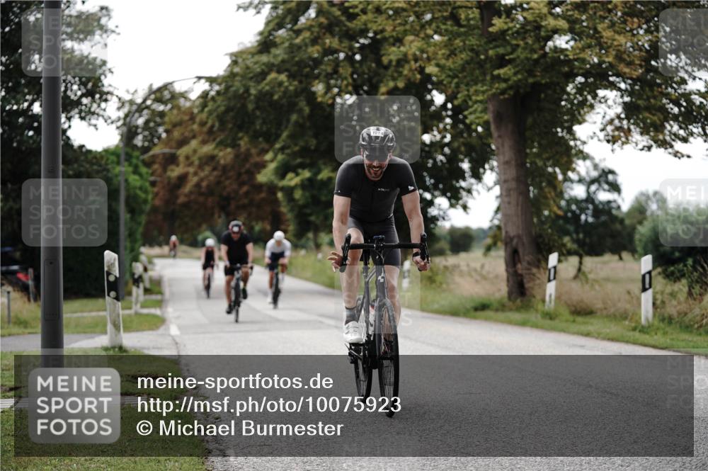 30.08.2026 - Elbe Triathlon Hamburg Michael Burmester http://msf.ph/oto/10075923 30.08.2026 11:11:54 Radfahren 1270, 1274, 1429, 1456, 1563 meine-sportfotos.de
