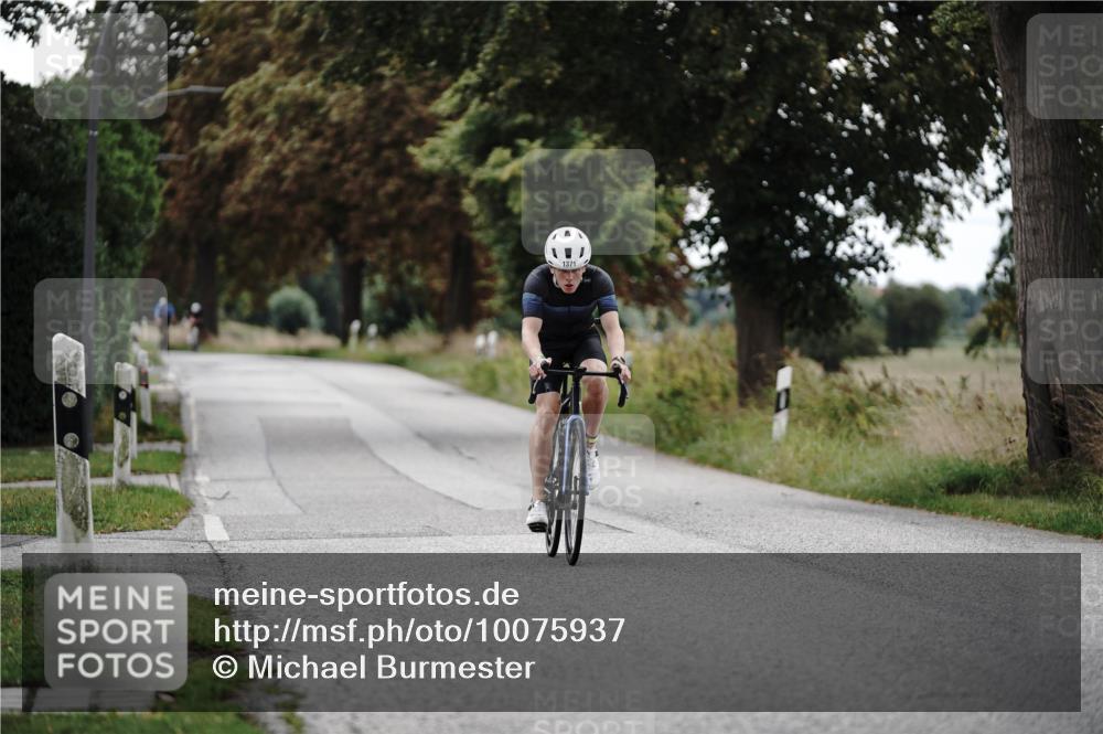 30.08.2026 - Elbe Triathlon Hamburg Michael Burmester http://msf.ph/oto/10075937 30.08.2026 11:12:06 Radfahren 1371, 1466 meine-sportfotos.de
