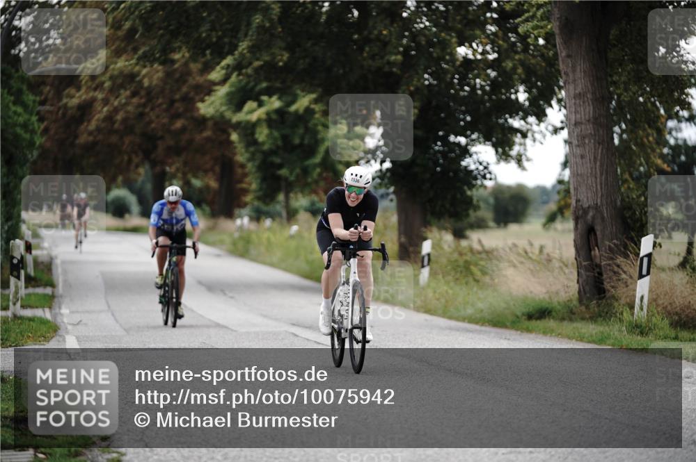 30.08.2026 - Elbe Triathlon Hamburg Michael Burmester http://msf.ph/oto/10075942 30.08.2026 11:12:17 Radfahren 1336, 1536, 1581 meine-sportfotos.de