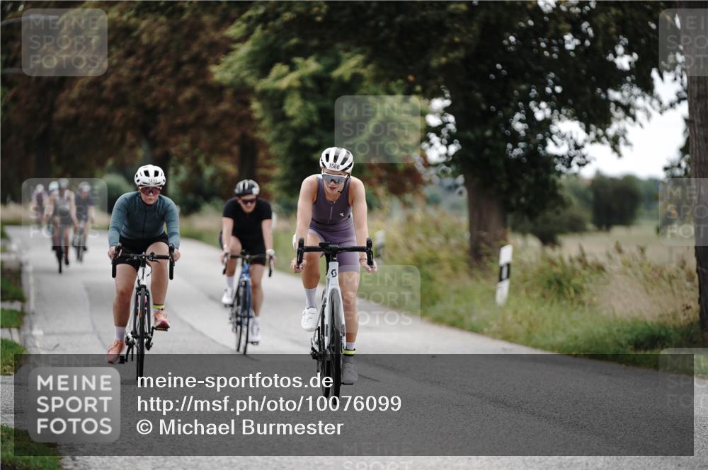 30.08.2026 - Elbe Triathlon Hamburg Michael Burmester http://msf.ph/oto/10076099 30.08.2026 11:14:37 Radfahren 1418, 1433, 1497, 1538, 1544, 1560 meine-sportfotos.de