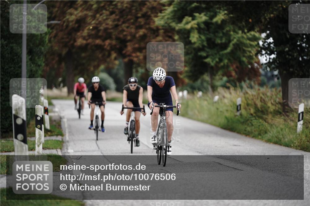 30.08.2026 - Elbe Triathlon Hamburg Michael Burmester http://msf.ph/oto/10076506 30.08.2026 11:21:34 Radfahren 1373, 1403, 1404 meine-sportfotos.de