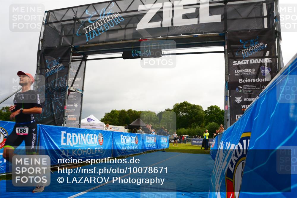 30.08.2026 - Elbe Triathlon Hamburg LAZAROV Photography http://msf.ph/oto/10078671 30.08.2026 09:57:39 Ziel 186 meine-sportfotos.de