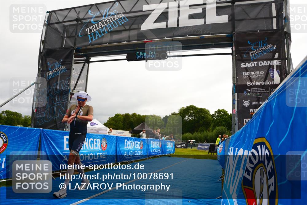 30.08.2026 - Elbe Triathlon Hamburg LAZAROV Photography http://msf.ph/oto/10078691 30.08.2026 09:59:03 Ziel 247 meine-sportfotos.de