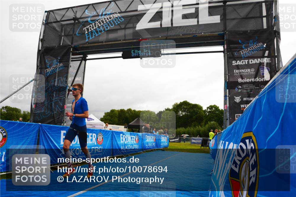30.08.2026 - Elbe Triathlon Hamburg LAZAROV Photography http://msf.ph/oto/10078694 30.08.2026 09:59:14 Ziel 225 meine-sportfotos.de