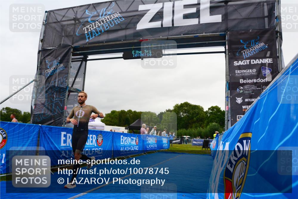 30.08.2026 - Elbe Triathlon Hamburg LAZAROV Photography http://msf.ph/oto/10078745 30.08.2026 10:06:16 Ziel 216 meine-sportfotos.de