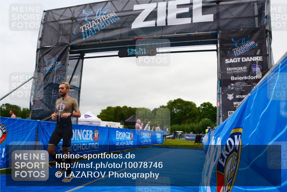 30.08.2026 - Elbe Triathlon Hamburg LAZAROV Photography http://msf.ph/oto/10078746 30.08.2026 10:06:17 Ziel 216 meine-sportfotos.de