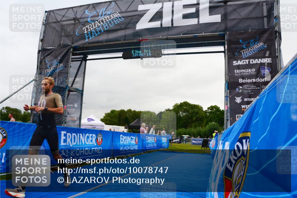 30.08.2026 - Elbe Triathlon Hamburg LAZAROV Photography http://msf.ph/oto/10078747 30.08.2026 10:06:17 Ziel 216 meine-sportfotos.de