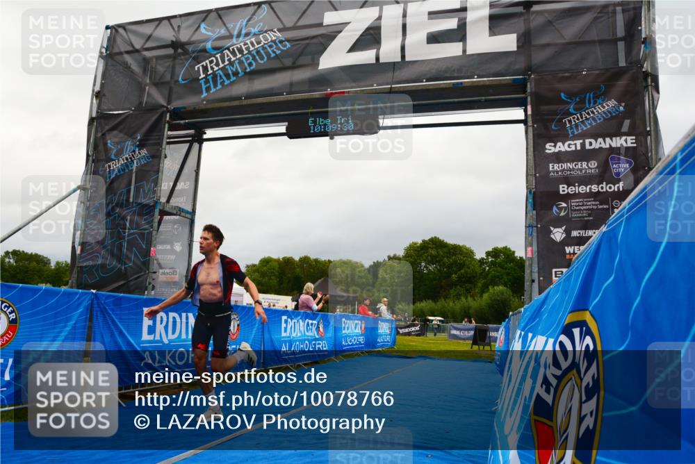 30.08.2026 - Elbe Triathlon Hamburg LAZAROV Photography http://msf.ph/oto/10078766 30.08.2026 10:09:30 Ziel 242 meine-sportfotos.de