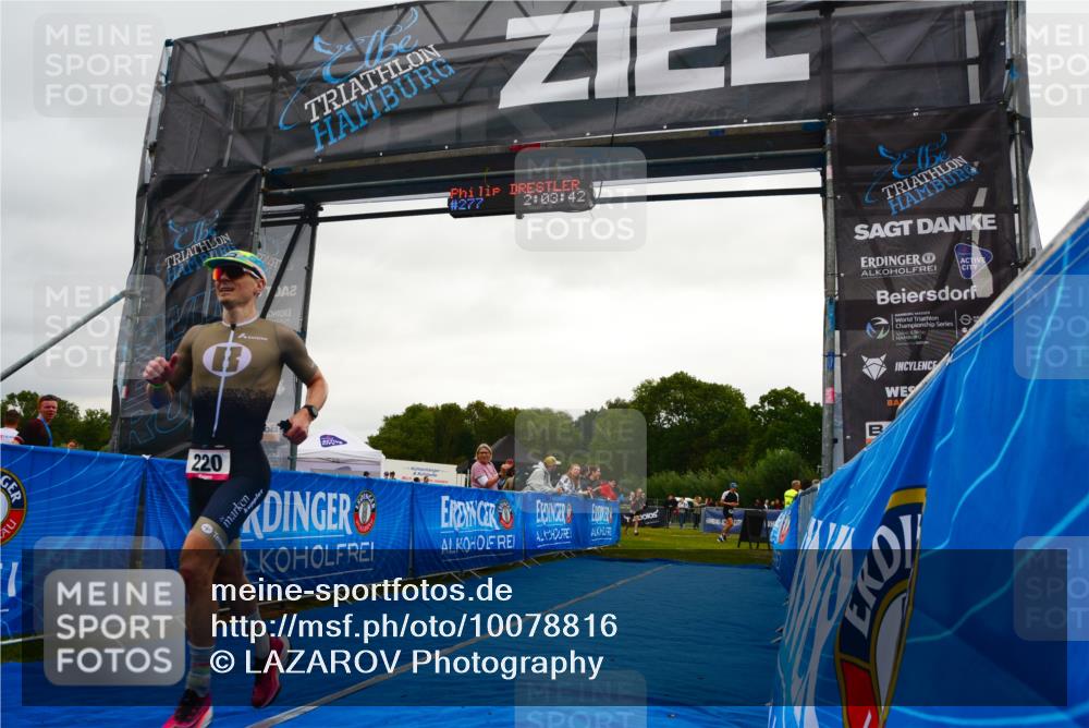 30.08.2026 - Elbe Triathlon Hamburg LAZAROV Photography http://msf.ph/oto/10078816 30.08.2026 10:13:42 Ziel 220, 227 meine-sportfotos.de