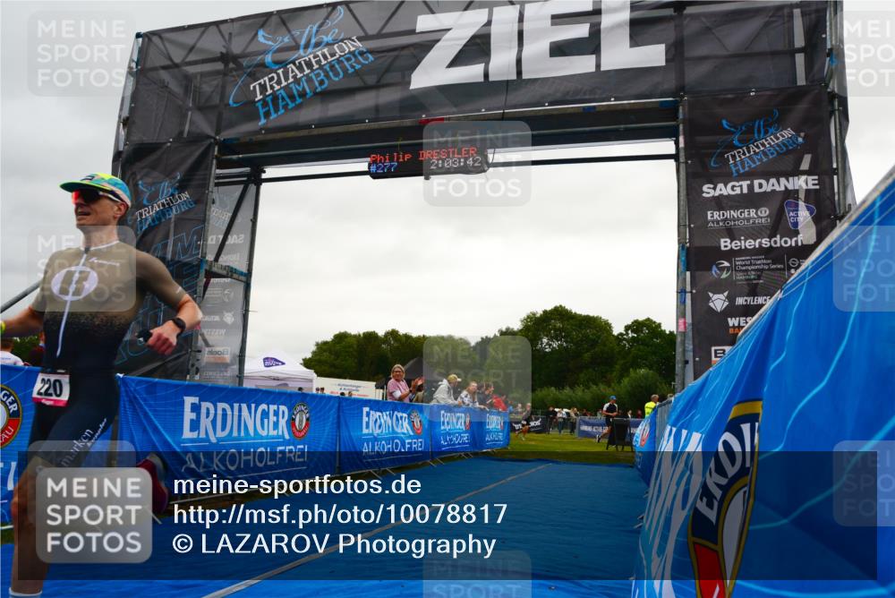 30.08.2026 - Elbe Triathlon Hamburg LAZAROV Photography http://msf.ph/oto/10078817 30.08.2026 10:13:43 Ziel 220, 227 meine-sportfotos.de