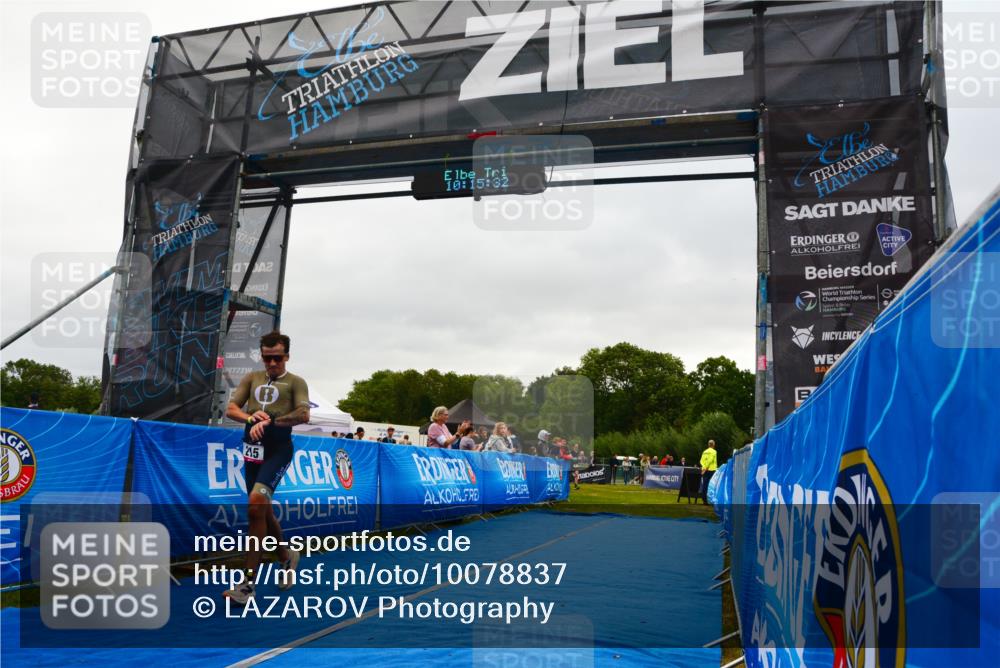 30.08.2026 - Elbe Triathlon Hamburg LAZAROV Photography http://msf.ph/oto/10078837 30.08.2026 10:15:33 Ziel 215 meine-sportfotos.de