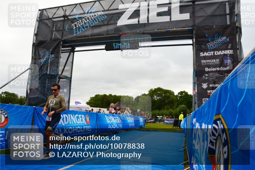 30.08.2026 - Elbe Triathlon Hamburg LAZAROV Photography http://msf.ph/oto/10078838 30.08.2026 10:15:33 Ziel 215 meine-sportfotos.de