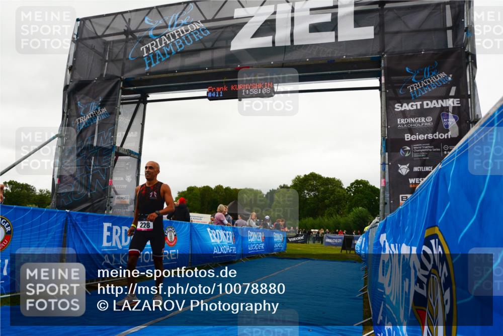 30.08.2026 - Elbe Triathlon Hamburg LAZAROV Photography http://msf.ph/oto/10078880 30.08.2026 10:18:16 Ziel 228 meine-sportfotos.de