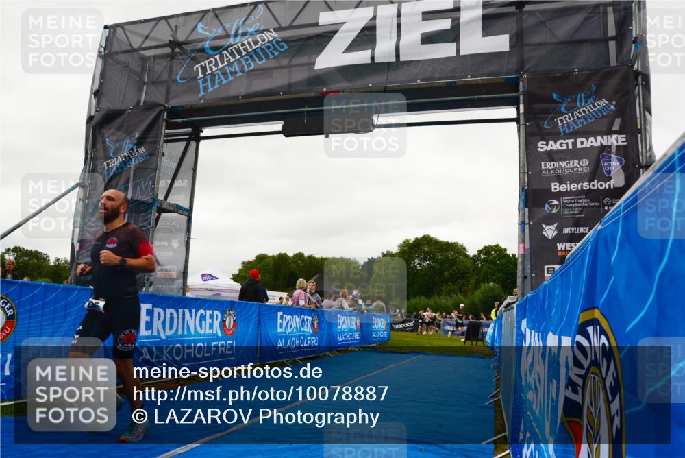 30.08.2026 - Elbe Triathlon Hamburg LAZAROV Photography http://msf.ph/oto/10078887 30.08.2026 10:18:56 Ziel 235 meine-sportfotos.de