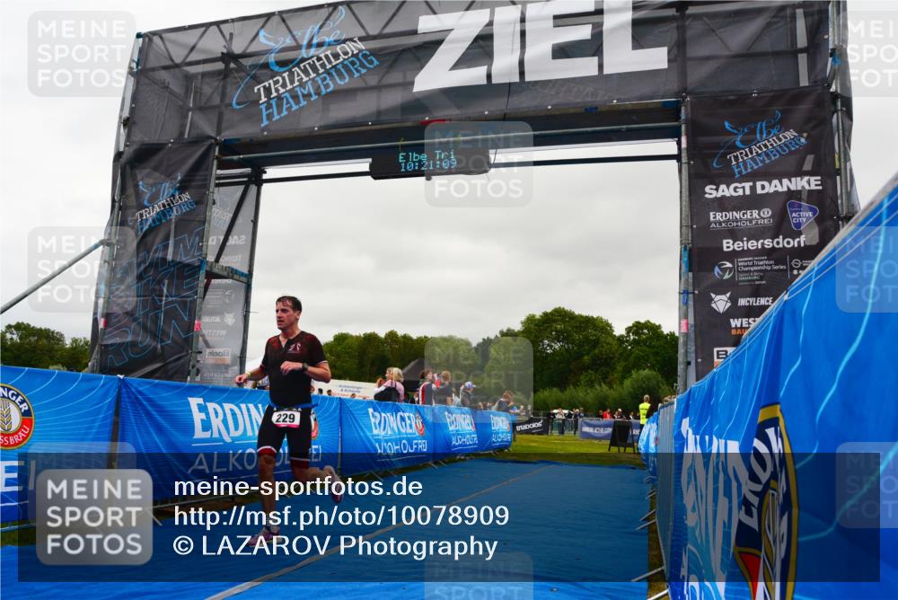 30.08.2026 - Elbe Triathlon Hamburg LAZAROV Photography http://msf.ph/oto/10078909 30.08.2026 10:21:10 Ziel 229 meine-sportfotos.de