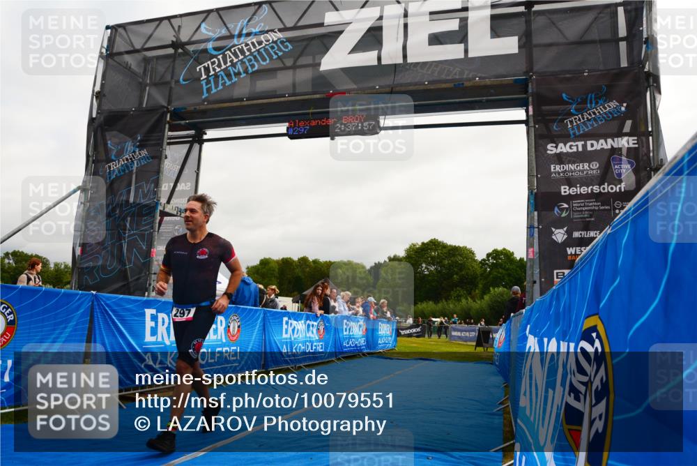 30.08.2026 - Elbe Triathlon Hamburg LAZAROV Photography http://msf.ph/oto/10079551 30.08.2026 10:47:56 Ziel 297 meine-sportfotos.de