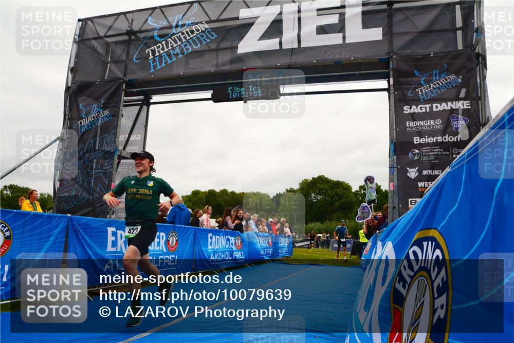 30.08.2026 - Elbe Triathlon Hamburg LAZAROV Photography http://msf.ph/oto/10079639 30.08.2026 10:51:55 Ziel 423, 452, 536 meine-sportfotos.de