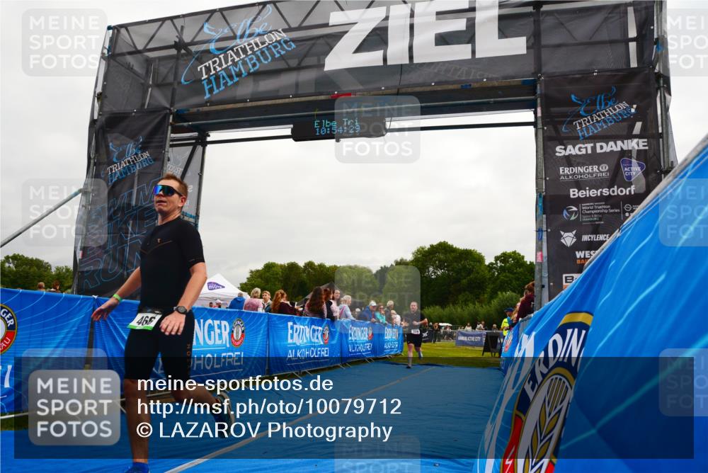 30.08.2026 - Elbe Triathlon Hamburg LAZAROV Photography http://msf.ph/oto/10079712 30.08.2026 10:54:30 Ziel 374, 466 meine-sportfotos.de