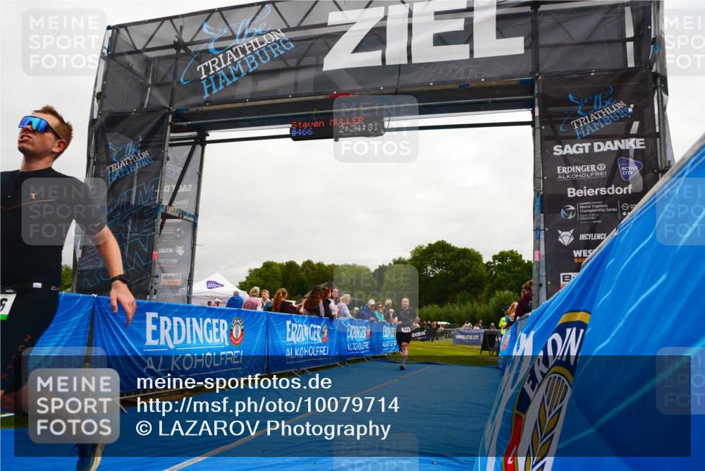 30.08.2026 - Elbe Triathlon Hamburg LAZAROV Photography http://msf.ph/oto/10079714 30.08.2026 10:54:30 Ziel 374, 466 meine-sportfotos.de