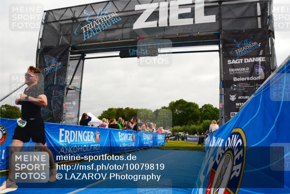 30.08.2026 - Elbe Triathlon Hamburg LAZAROV Photography http://msf.ph/oto/10079819 30.08.2026 10:57:46 Ziel 460 meine-sportfotos.de
