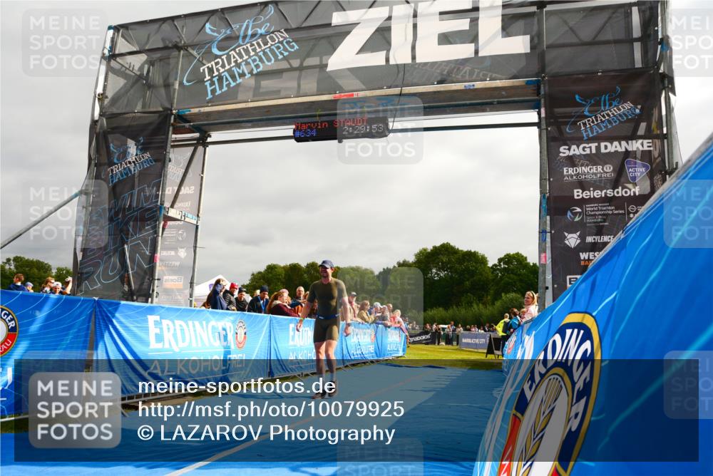 30.08.2026 - Elbe Triathlon Hamburg LAZAROV Photography http://msf.ph/oto/10079925 30.08.2026 11:00:05 Ziel 499 meine-sportfotos.de