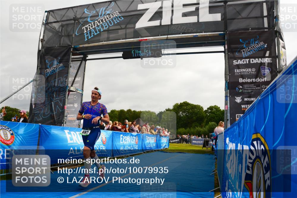 30.08.2026 - Elbe Triathlon Hamburg LAZAROV Photography http://msf.ph/oto/10079935 30.08.2026 11:00:26 Ziel 683 meine-sportfotos.de
