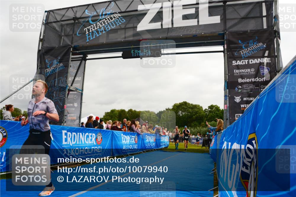 30.08.2026 - Elbe Triathlon Hamburg LAZAROV Photography http://msf.ph/oto/10079940 30.08.2026 11:00:40 Ziel 248, 584, 621 meine-sportfotos.de