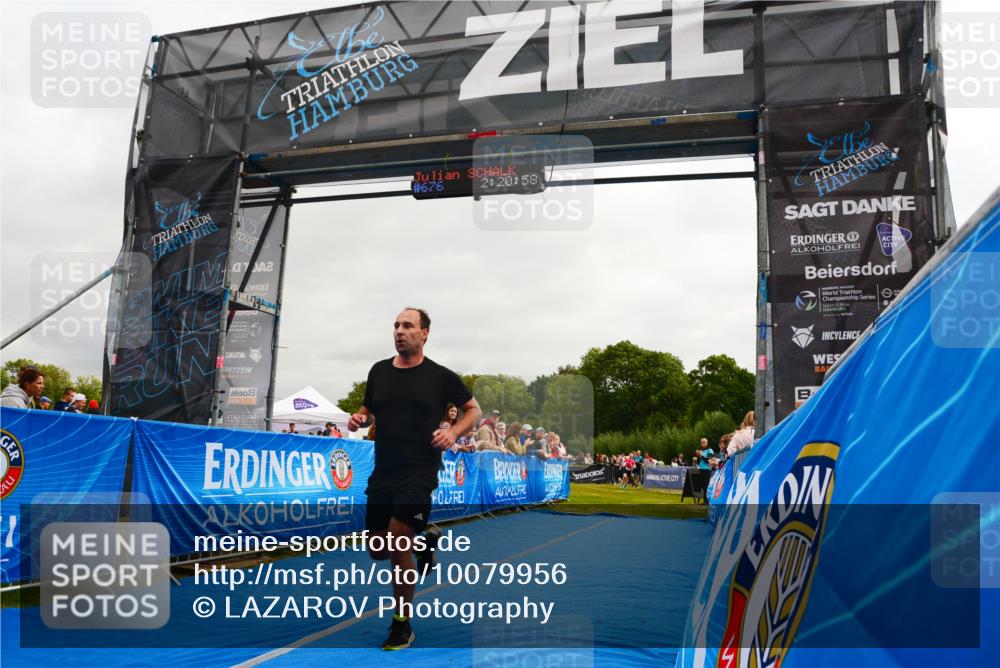 30.08.2026 - Elbe Triathlon Hamburg LAZAROV Photography http://msf.ph/oto/10079956 30.08.2026 11:00:58 Ziel 498, 676, 987 meine-sportfotos.de