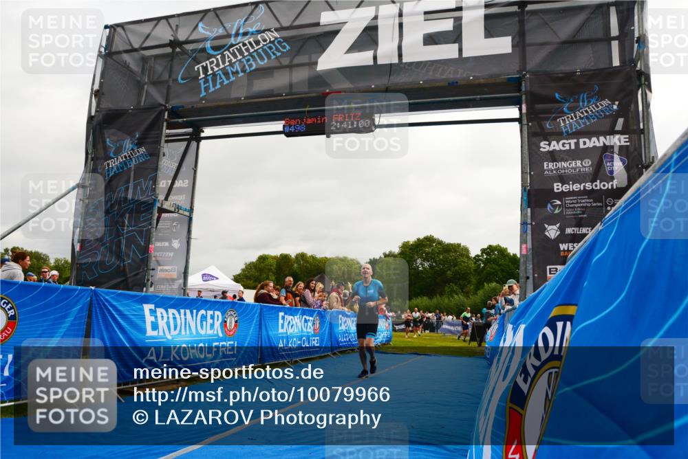 30.08.2026 - Elbe Triathlon Hamburg LAZAROV Photography http://msf.ph/oto/10079966 30.08.2026 11:01:07 Ziel 261, 264, 987 meine-sportfotos.de