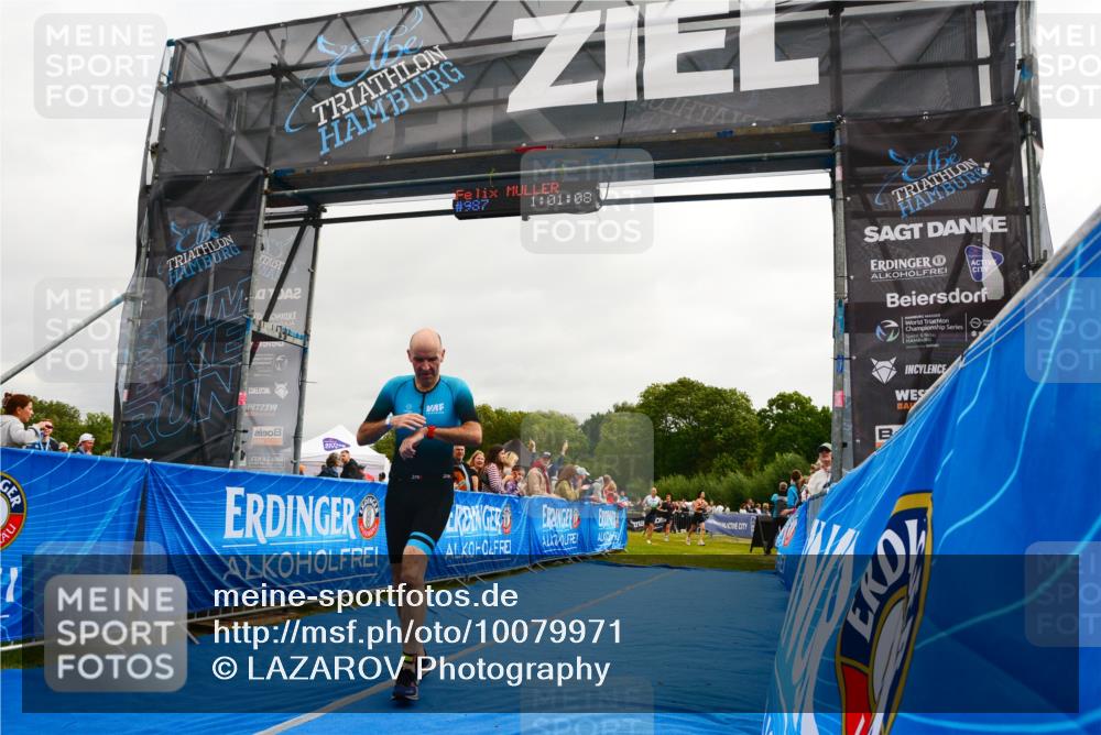 30.08.2026 - Elbe Triathlon Hamburg LAZAROV Photography http://msf.ph/oto/10079971 30.08.2026 11:01:08 Ziel 261, 264, 987 meine-sportfotos.de