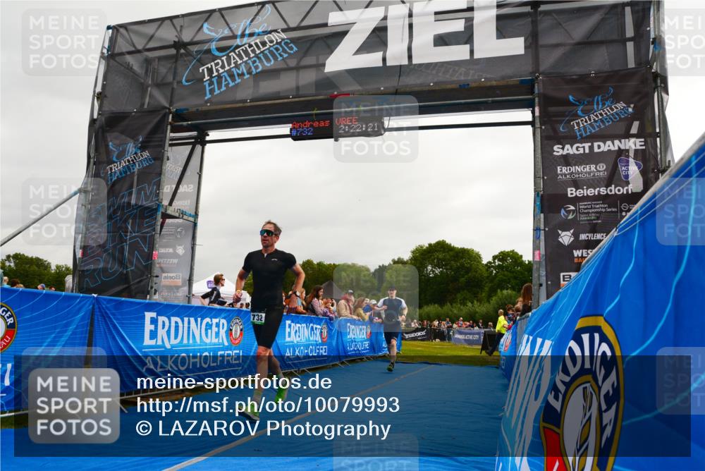 30.08.2026 - Elbe Triathlon Hamburg LAZAROV Photography http://msf.ph/oto/10079993 30.08.2026 11:02:20 Ziel 501, 529, 732 meine-sportfotos.de