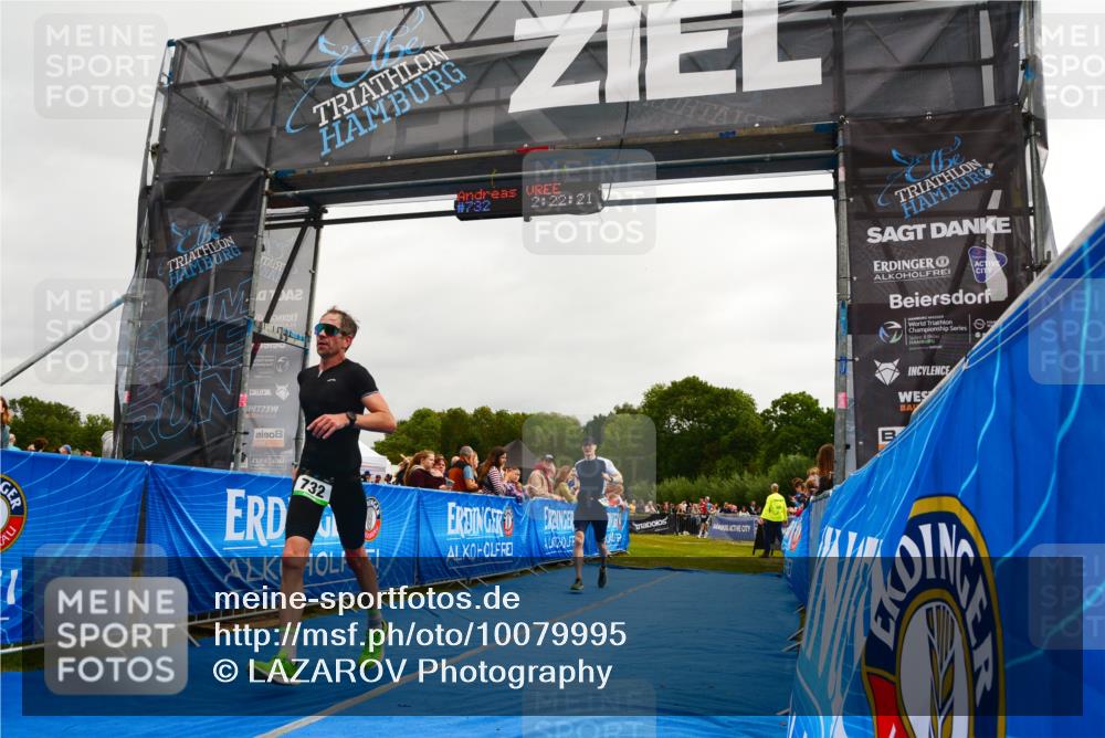 30.08.2026 - Elbe Triathlon Hamburg LAZAROV Photography http://msf.ph/oto/10079995 30.08.2026 11:02:20 Ziel 501, 529, 732 meine-sportfotos.de