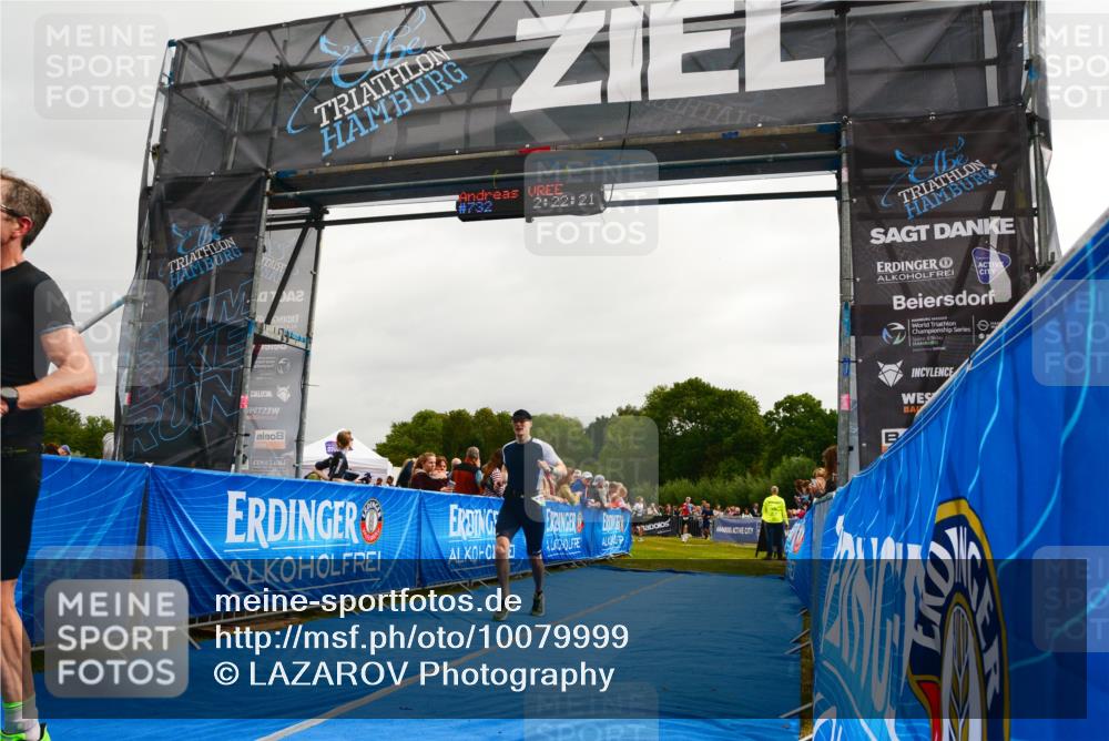 30.08.2026 - Elbe Triathlon Hamburg LAZAROV Photography http://msf.ph/oto/10079999 30.08.2026 11:02:21 Ziel 501, 529, 732 meine-sportfotos.de